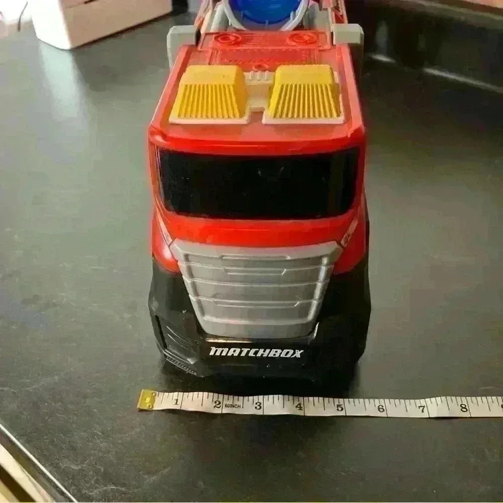 Mattel Matchbox Super Blast Fire Truck MBX 38 Fire Department Rescue VehicleNOTE
